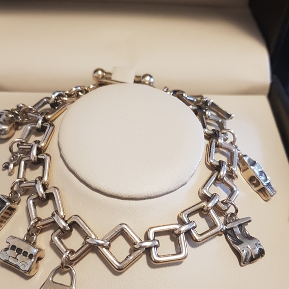 Burberry 18k gold plated charm bracelet. - Picture 2 of 12